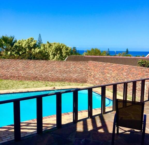 פנסיון Summer Vintage Home In Gonubie   Just A Walk To The Beach!