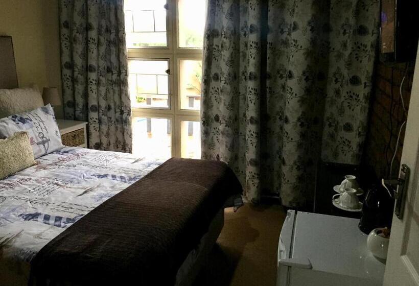 פנסיון Summer Vintage Home In Gonubie   Just A Walk To The Beach!