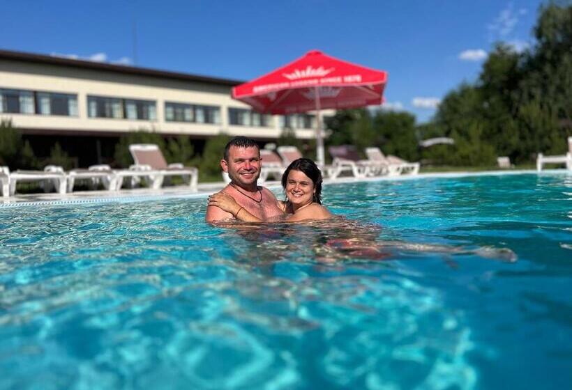 استراحتگاه база відпочинку ріверсайд світло є завжди