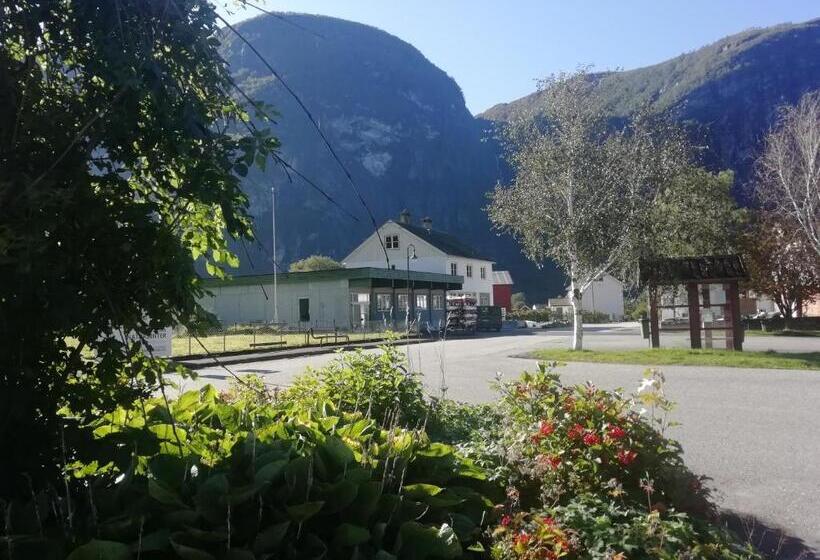 منتجع Adventure Hotel & Guesthouse Eidfjord New