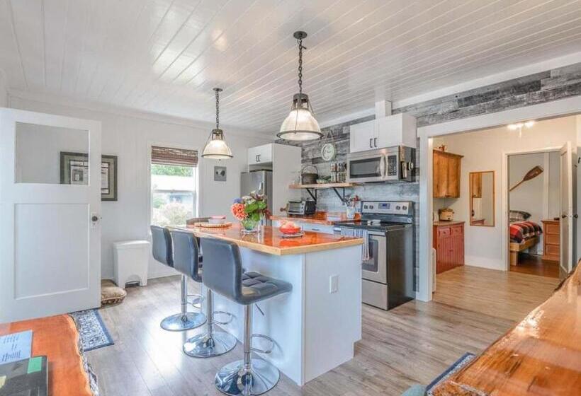 Курорт Woods End Landing