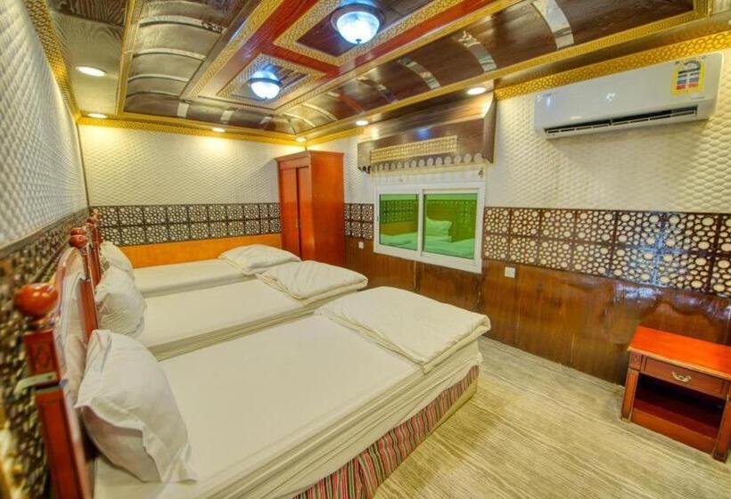 منتجع شاطئ الورد