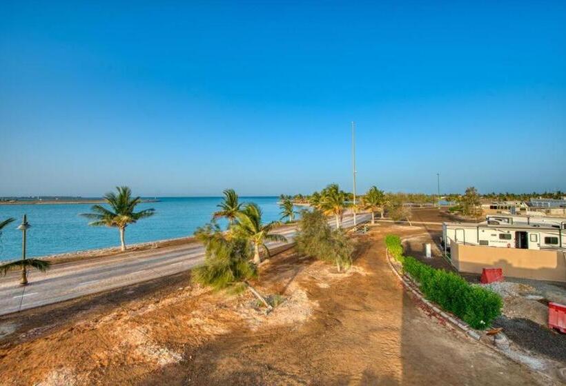 منتجع شاطئ الورد