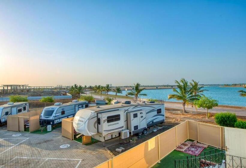 منتجع شاطئ الورد