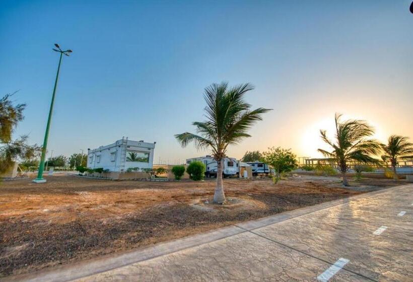 منتجع شاطئ الورد