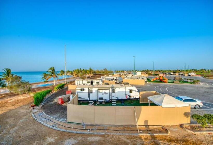 منتجع شاطئ الورد