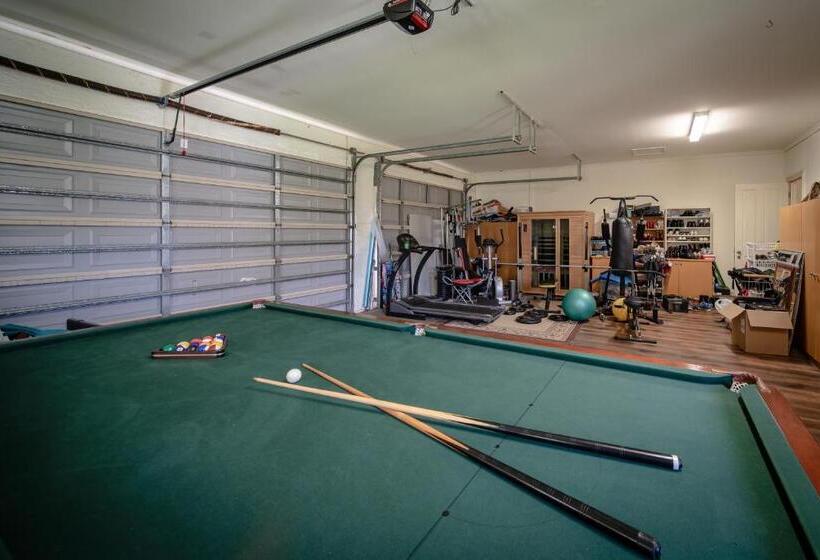 호스텔 6 Bdrs Villa With Pool & Tennis Court