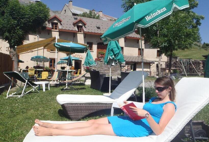 호스텔 Auberge Aux 3 Frenes