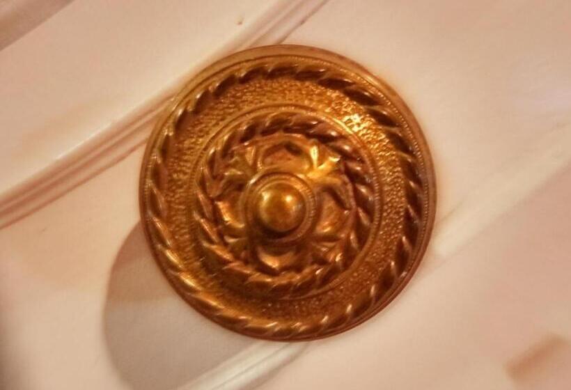 فندق صغير Gran Hotel Colón