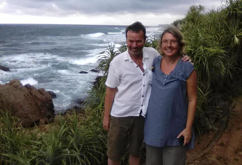 호스텔 Shantha Surf Villa