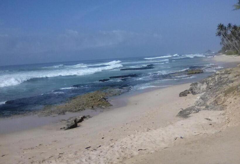 호스텔 Shantha Surf Villa