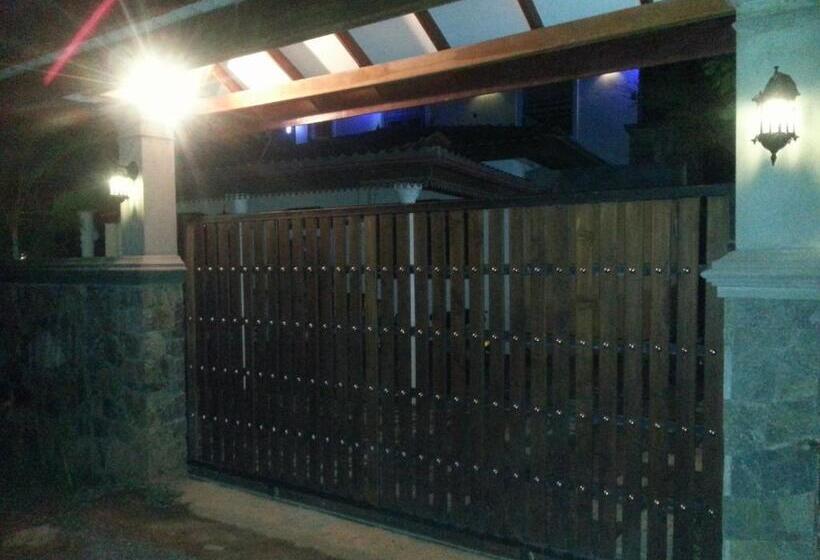 호스텔 Shantha Surf Villa