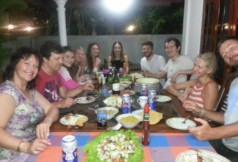 호스텔 Shantha Surf Villa