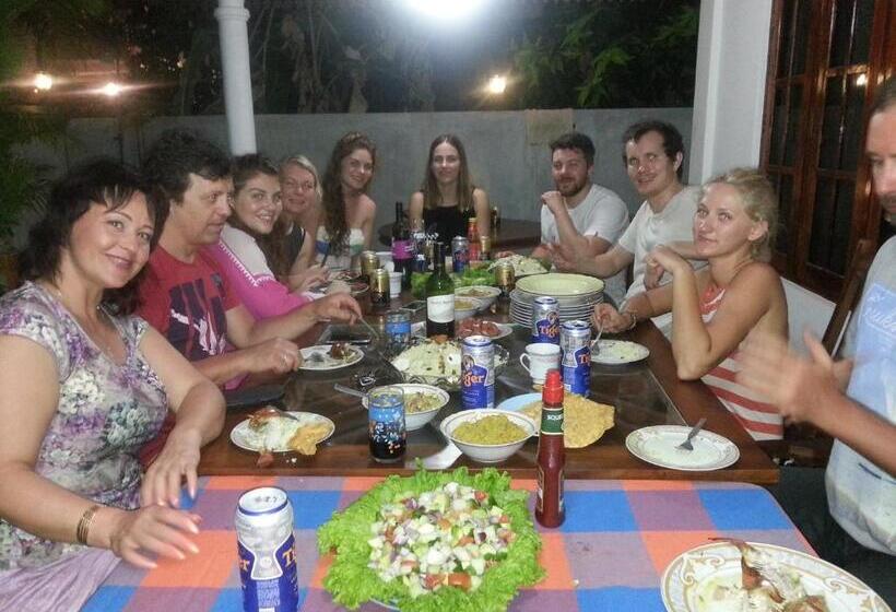 호스텔 Shantha Surf Villa