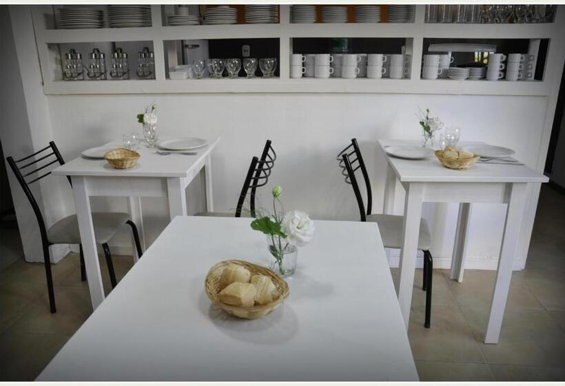 تختخواب و صبحانه Are Pora