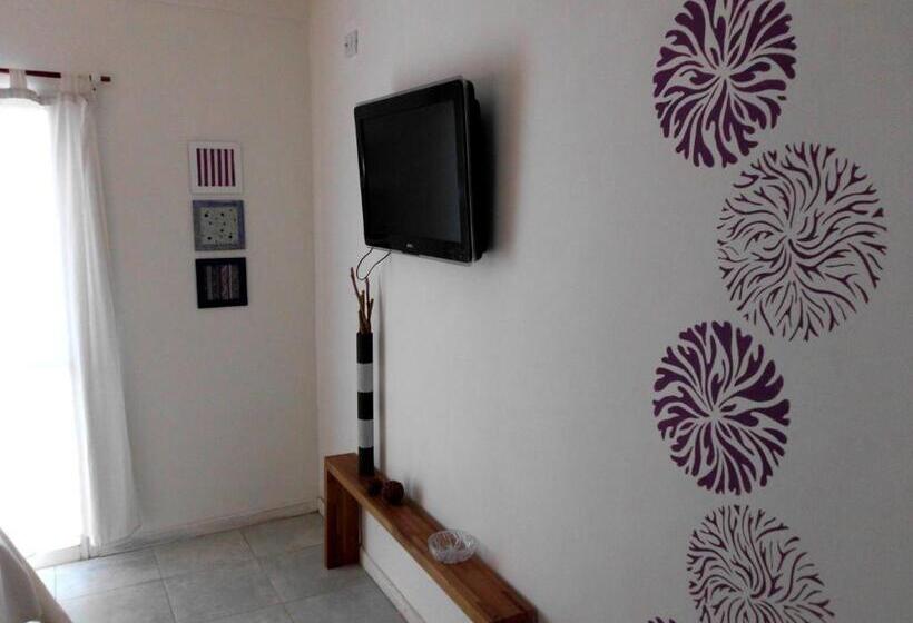 تختخواب و صبحانه Are Pora