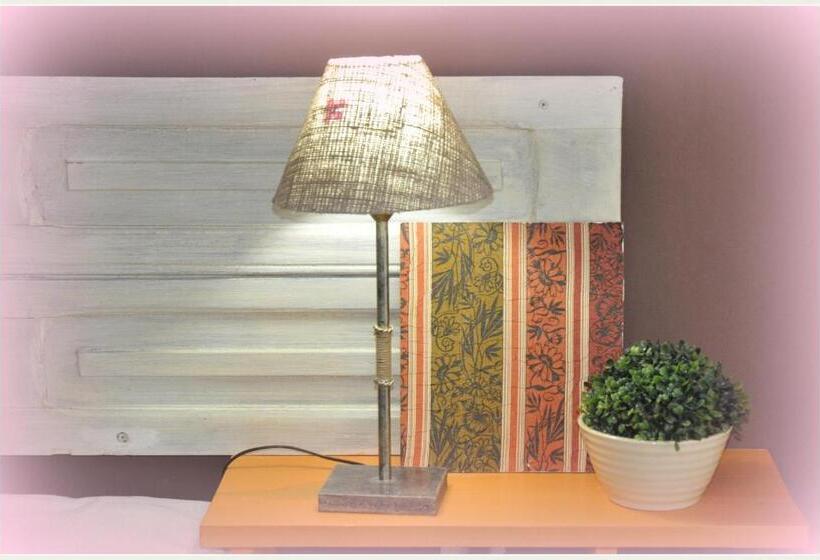 تختخواب و صبحانه Are Pora