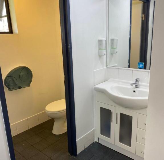 مبيت وإفطار Arrival Lodge Hostel Accommodation