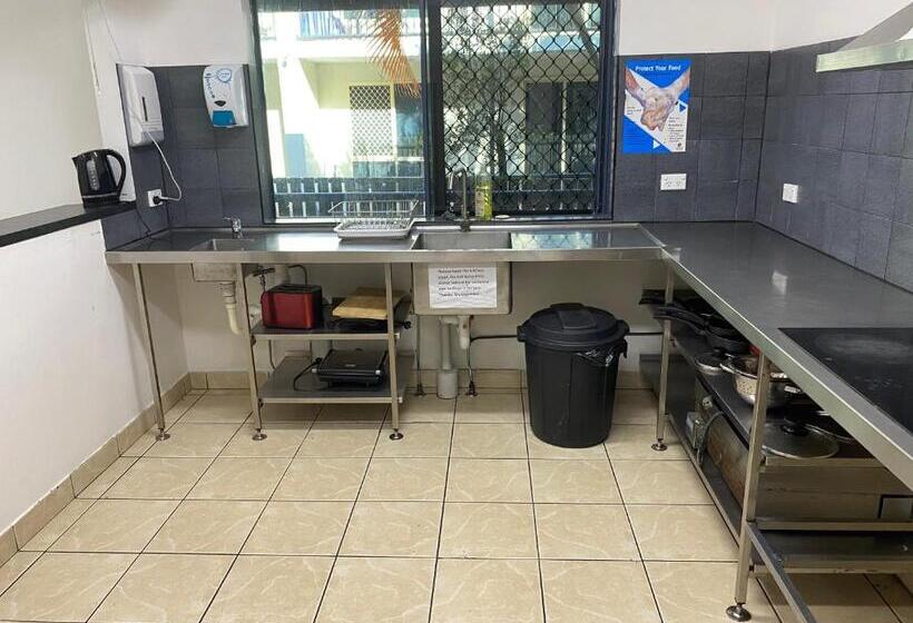 مبيت وإفطار Arrival Lodge Hostel Accommodation