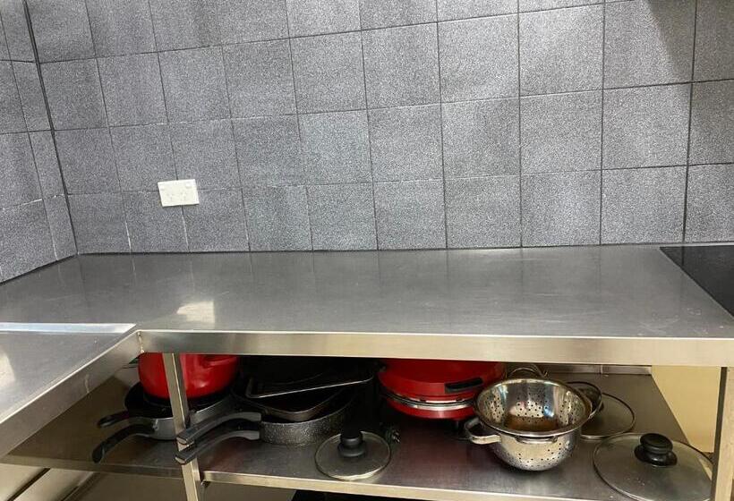 مبيت وإفطار Arrival Lodge Hostel Accommodation