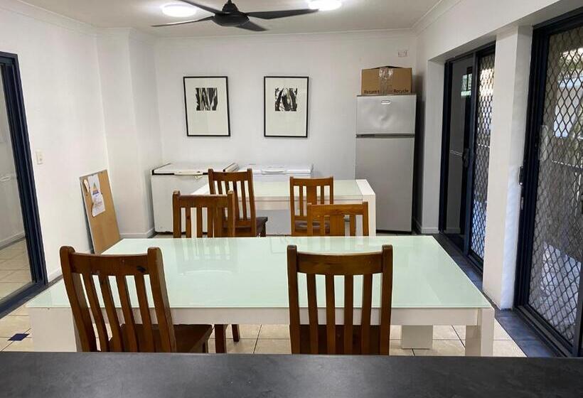 مبيت وإفطار Arrival Lodge Hostel Accommodation