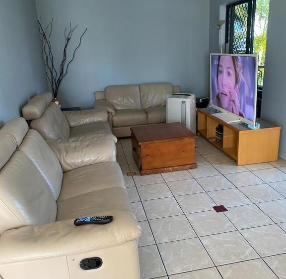 مبيت وإفطار Arrival Lodge Hostel Accommodation