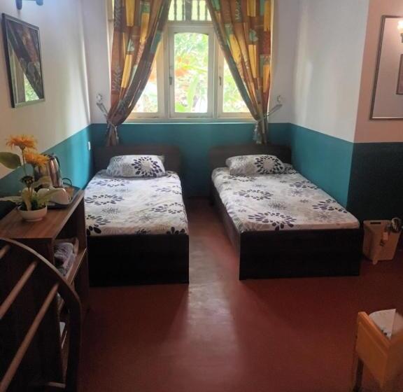 Bed and Breakfast Lovely Flowers In Mount Lavinia