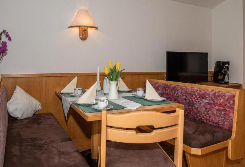 تختخواب و صبحانه Pension Moser