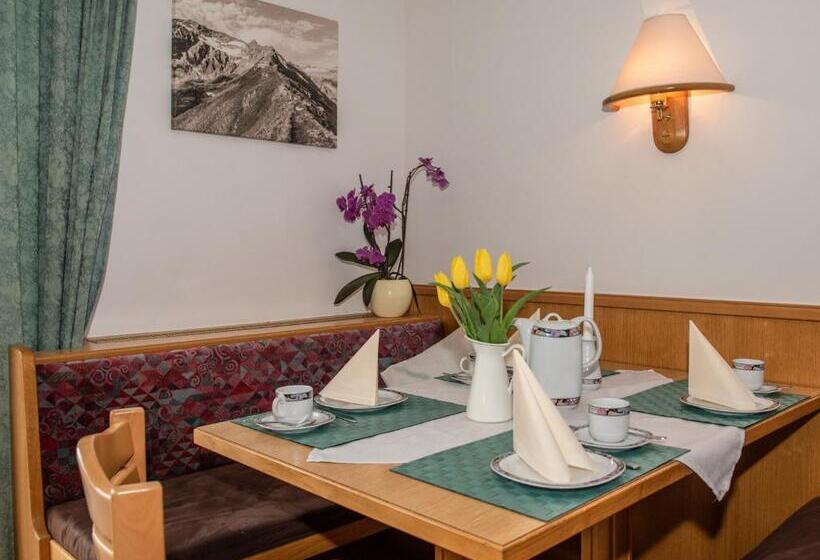 تختخواب و صبحانه Pension Moser