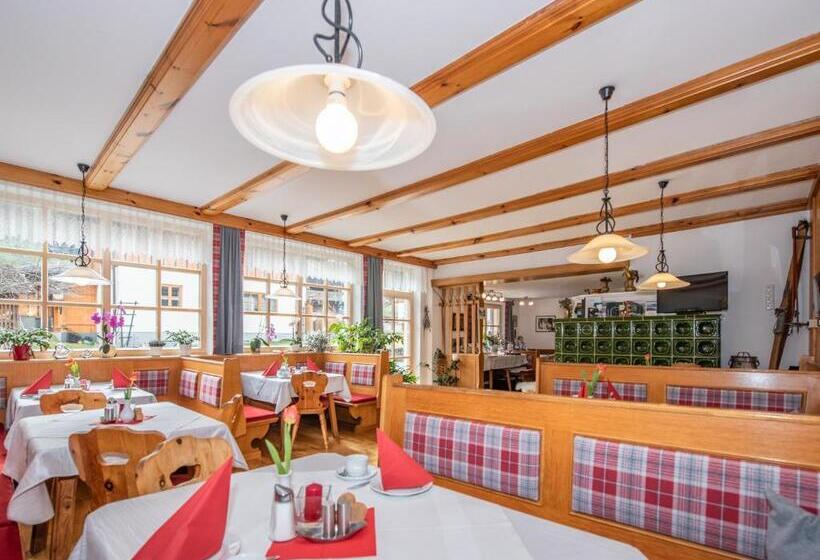 تختخواب و صبحانه Pension Moser