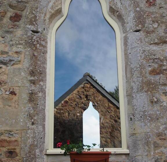 צימר Prieure St Pierre De La Luthumiere