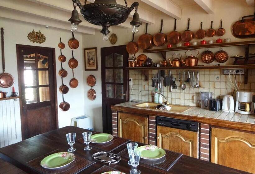 צימר Prieure St Pierre De La Luthumiere