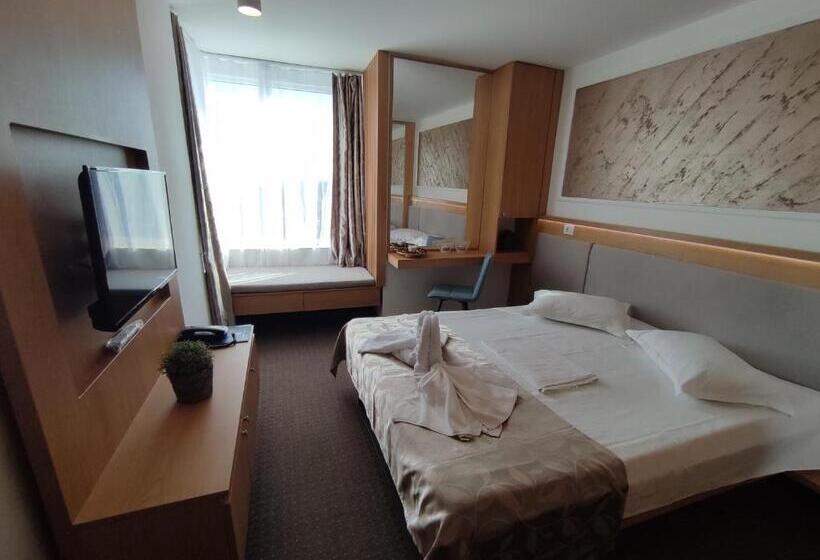 Complex Hotelier Steaua De Mare   Hotel Delfinul