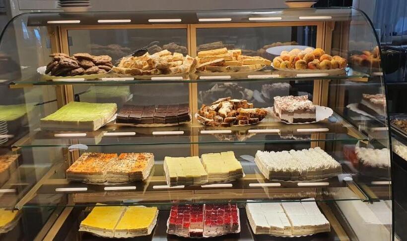 Complex Hotelier Steaua De Mare   Hotel Delfinul