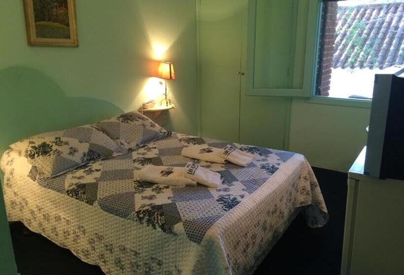 בית מלון כפרי Alpes