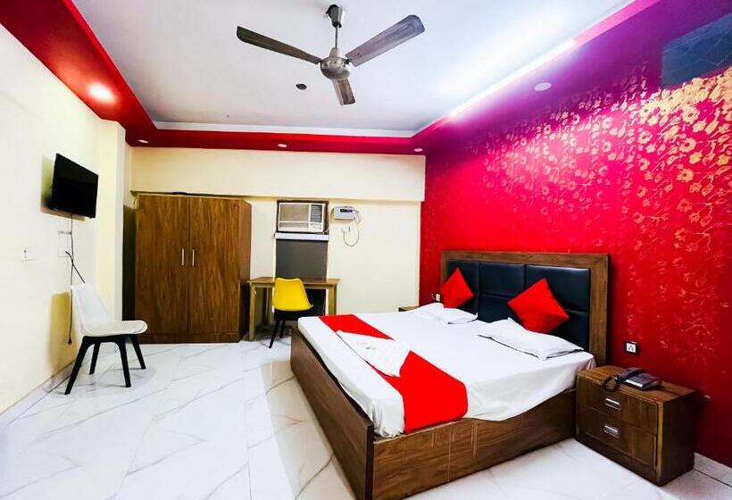 Roomshala 121 Hotel Classic New Delhi Railway Station