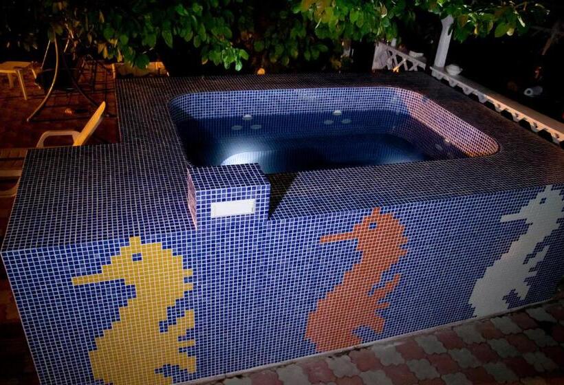 בית מלון כפרי Blue Lagoon