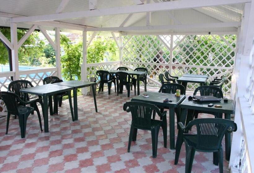 בית מלון כפרי Blue Lagoon