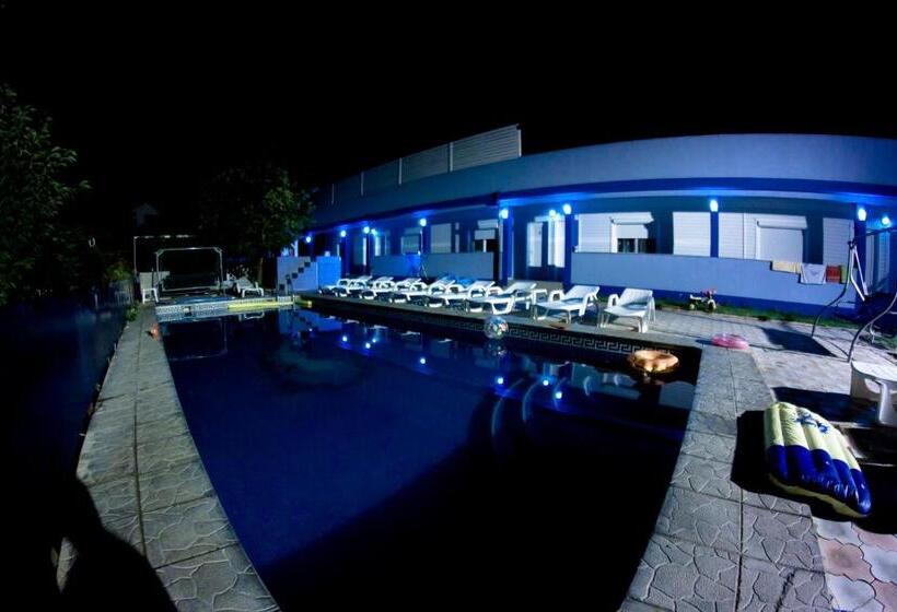 בית מלון כפרי Blue Lagoon