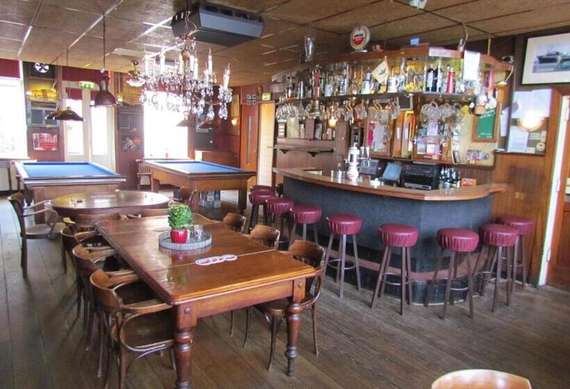 Отель Cafe Woud