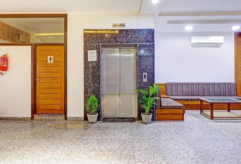 Отель The Golden Bird