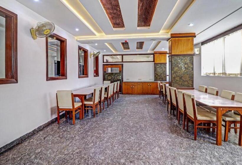 Отель The Golden Bird