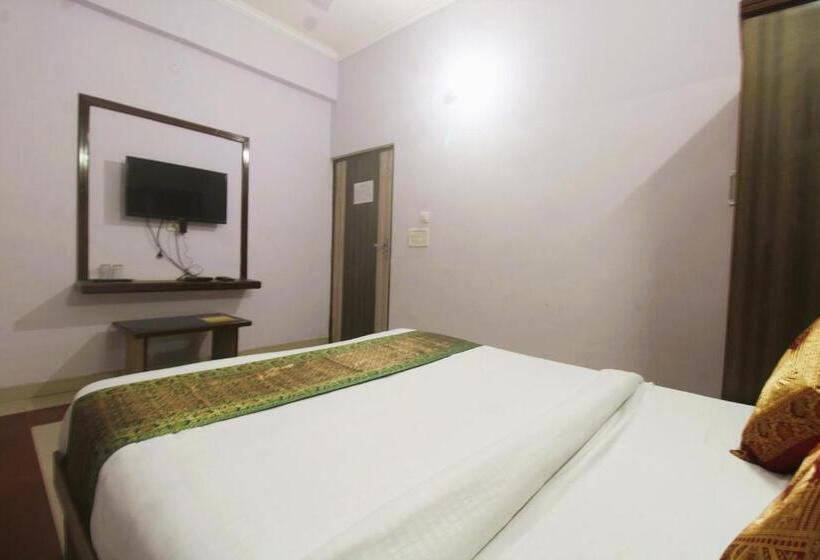 Отель The Golden Bird