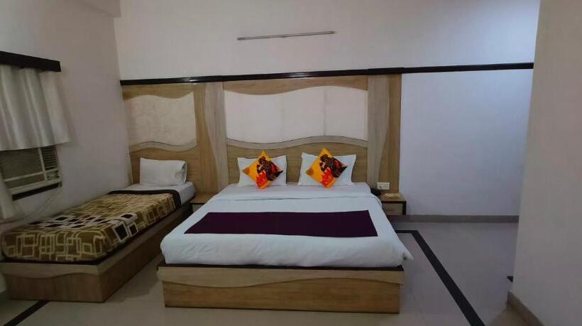 Отель The Golden Bird