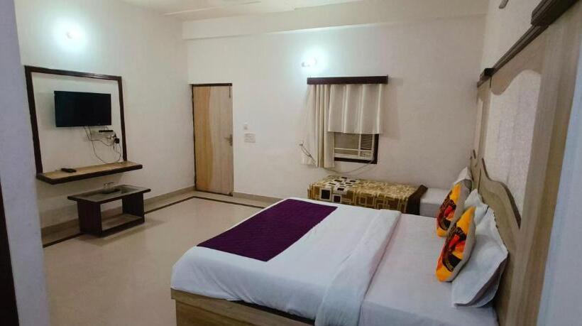 Отель The Golden Bird