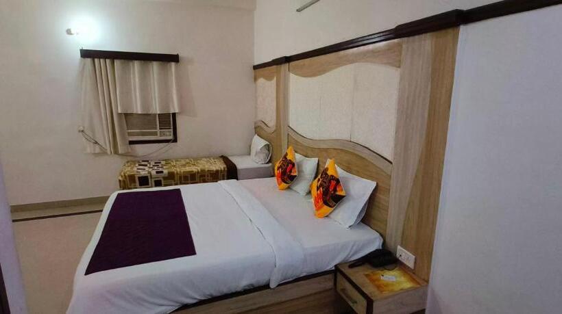 Отель The Golden Bird