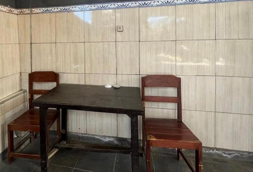 בית מלון כפרי Oyo Life 93255 Kosan Teratai Jaya