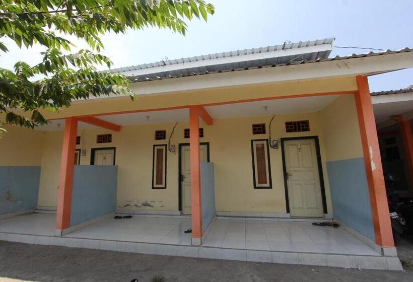 בית מלון כפרי Oyo Life 93260 Bale Kosan