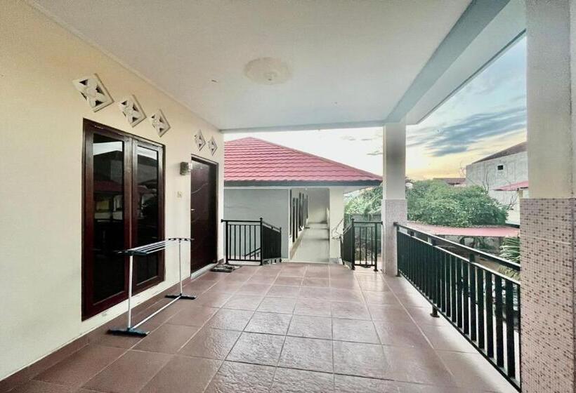 בית מלון כפרי Oyo Life 93504 Kost Krisna