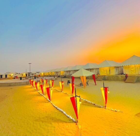 Отель Golden Heaven Desert Camp